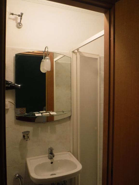 Ares Rooms Roma Quarto foto