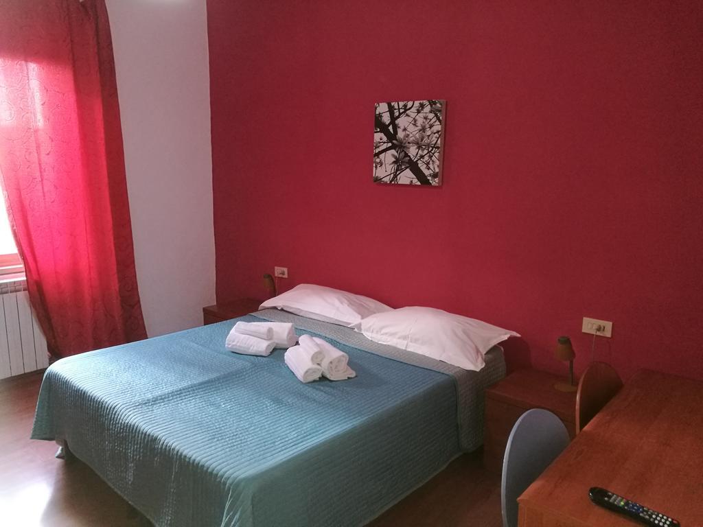 Ares Rooms Roma Quarto foto