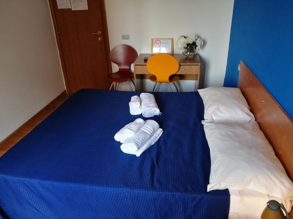 Ares Rooms Roma Quarto foto